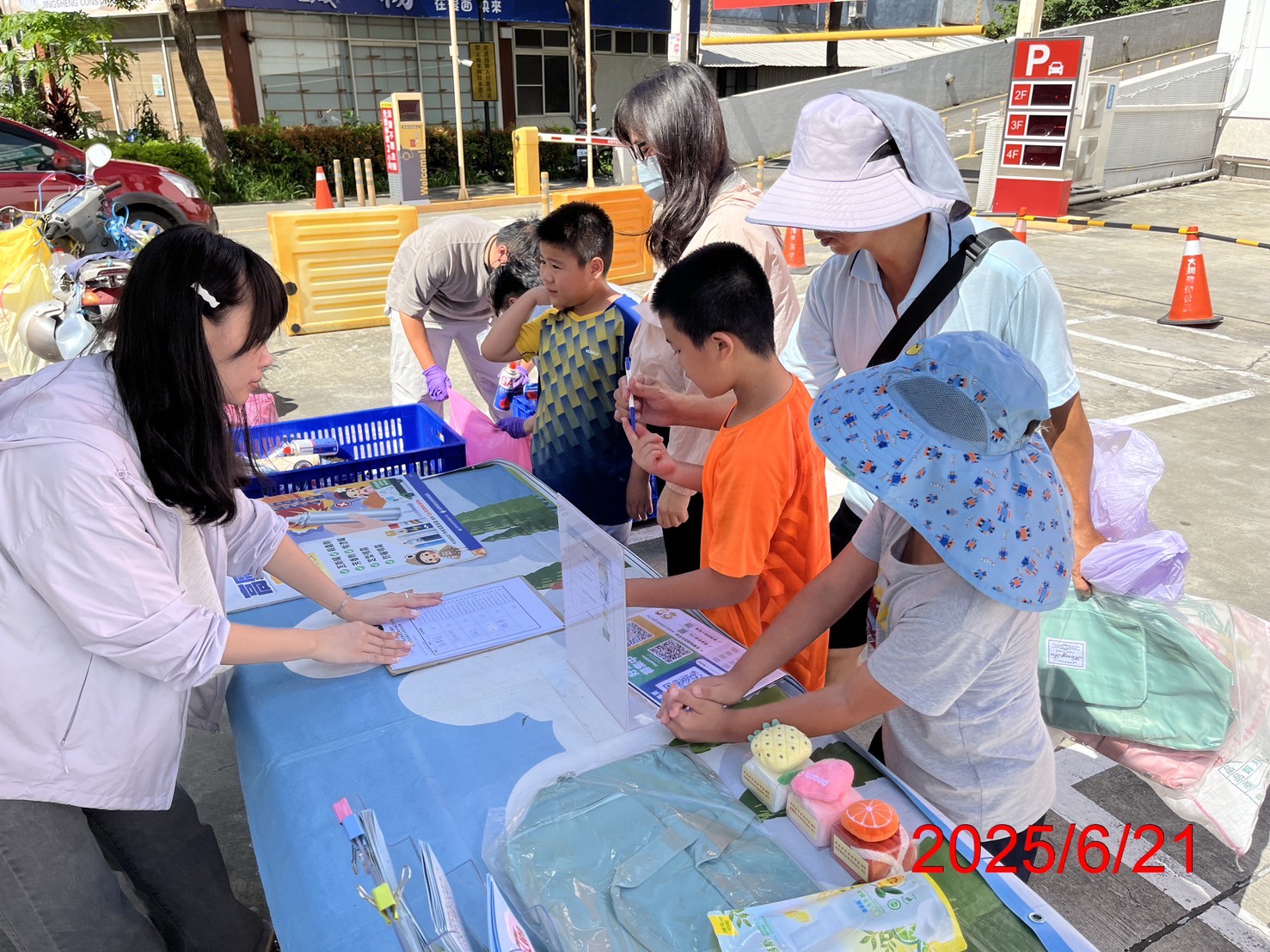 114年6月21日頭份市大潤發高壓容器回收兌換活動相片1.jpg大圖片